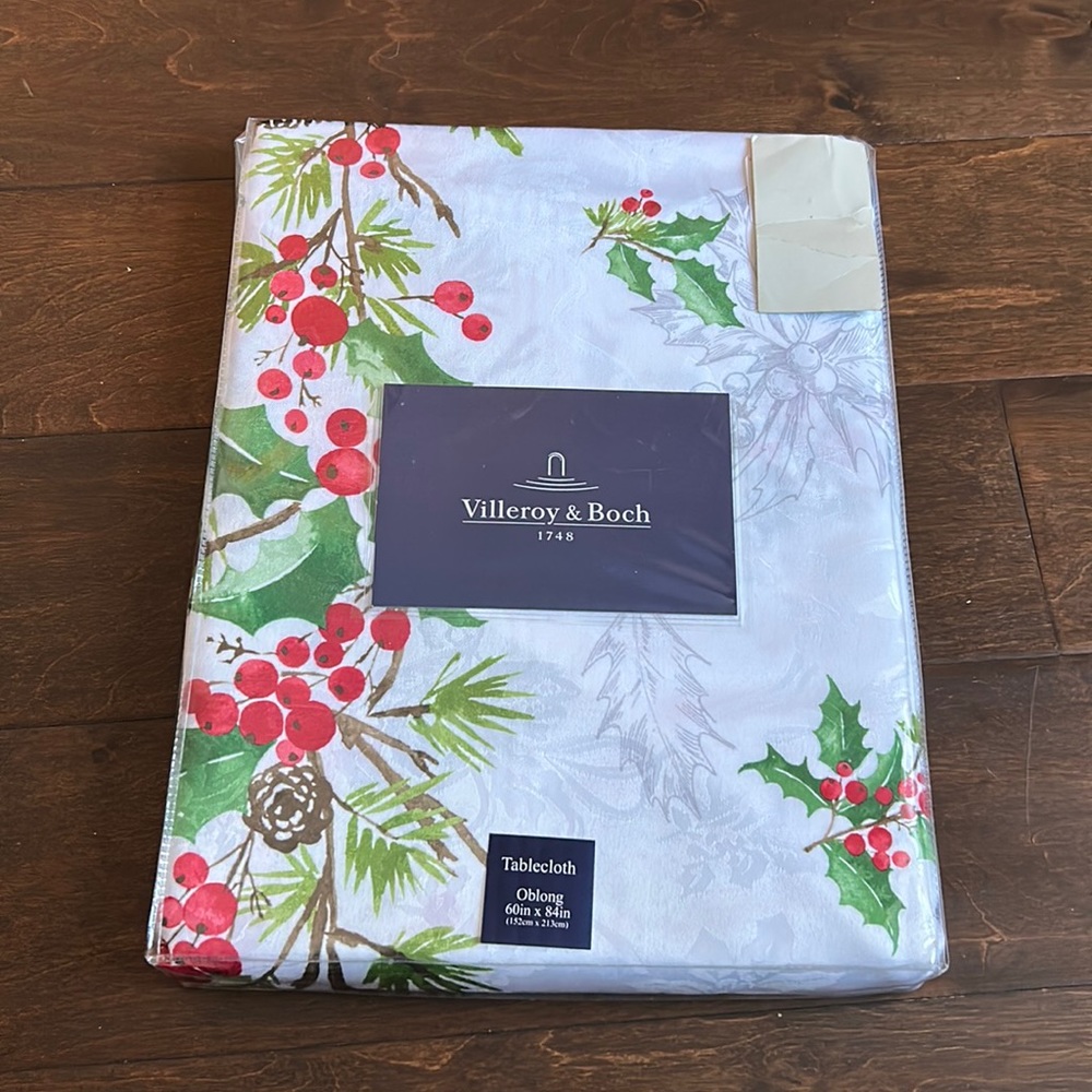 Villeroy & Boch Tablecloth Christmas Holly Berry Damask New 60”x 84” New